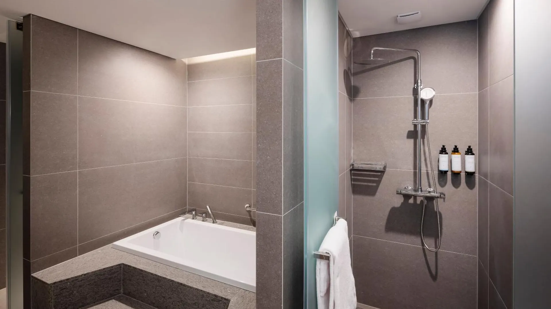 Mercure Ambassador Seoul Magok 4*,  Νότια Κορέα